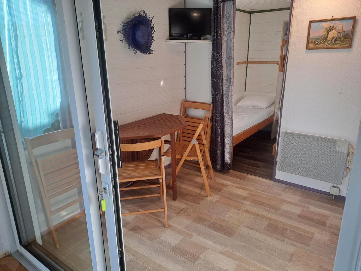 Chalet Pour 5 Personnes Equipe Sur Emplacement Privatif Dans Camping 4 Etoiles Appartenant Et Gere Par Un Particulier Hotel ฟัว ภายนอก รูปภาพ