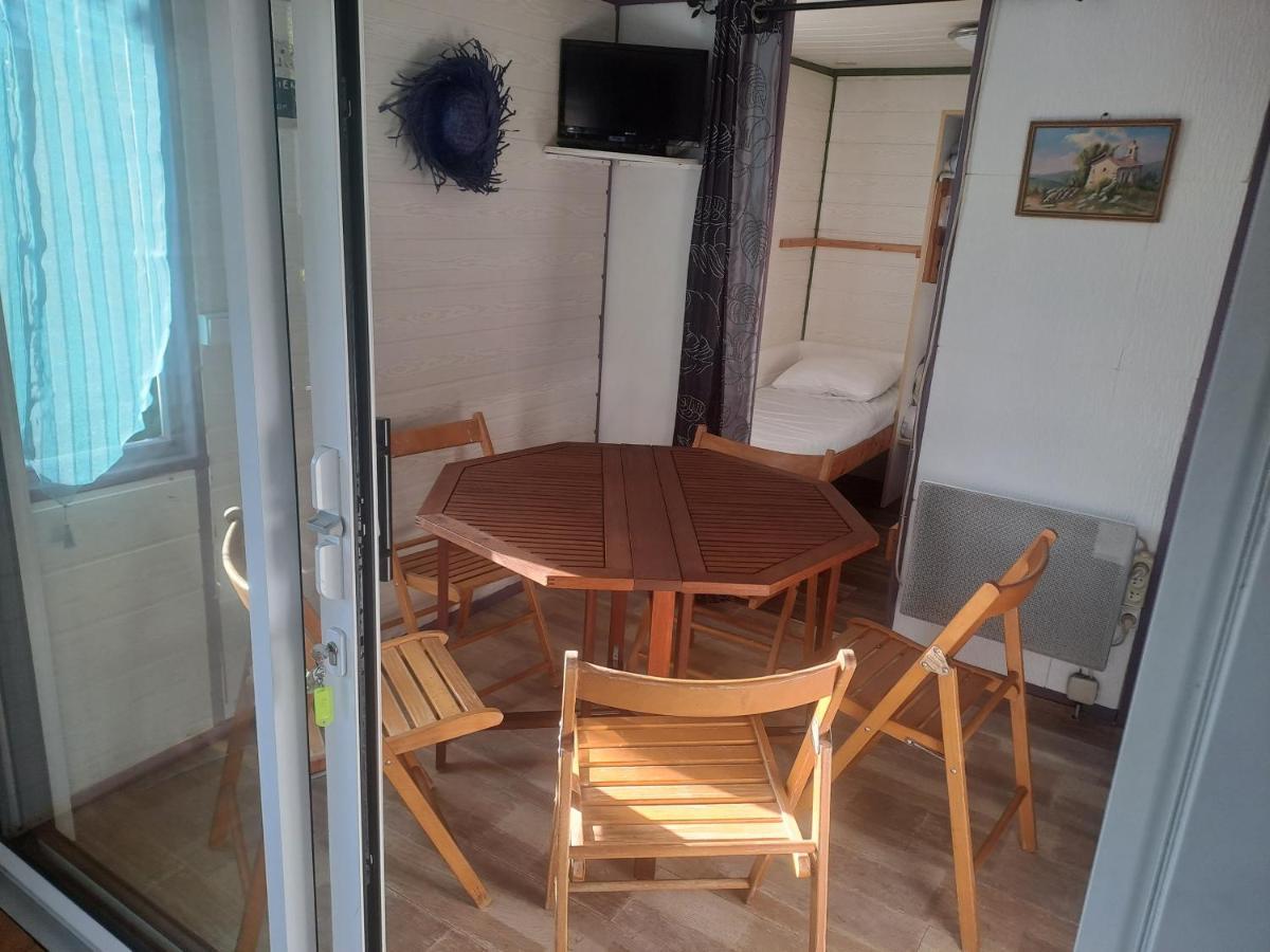 Chalet Pour 5 Personnes Equipe Sur Emplacement Privatif Dans Camping 4 Etoiles Appartenant Et Gere Par Un Particulier Hotel ฟัว ภายนอก รูปภาพ
